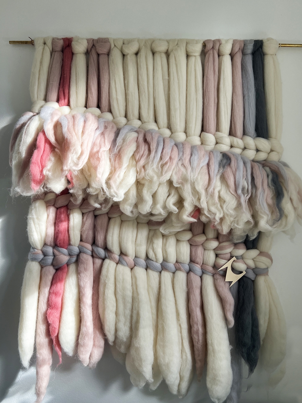 Akustisk vægkunst i uld:  WOOLWALLS - rosa, pink, grå nuancer og råhvide uld farver.  | Kunst
